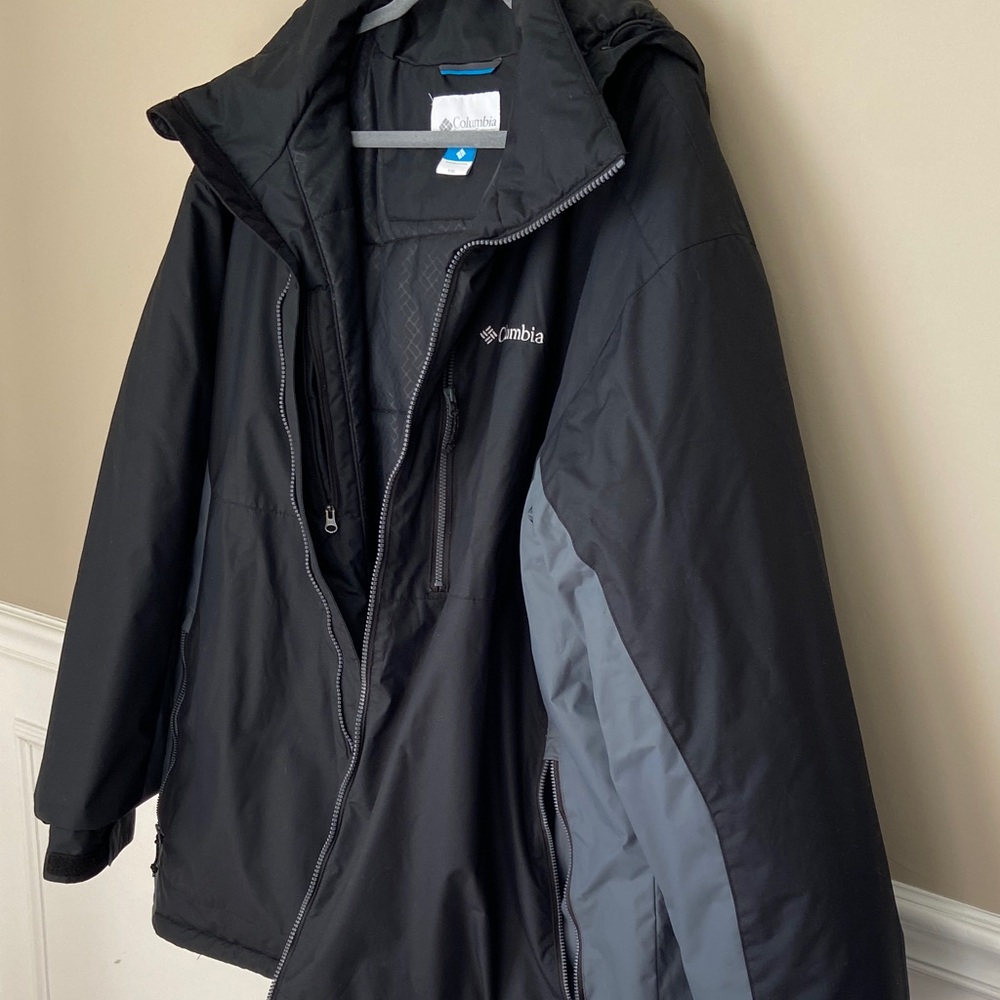 Columbia‎ Men's Performance Jacket in Black and Gray- XXL